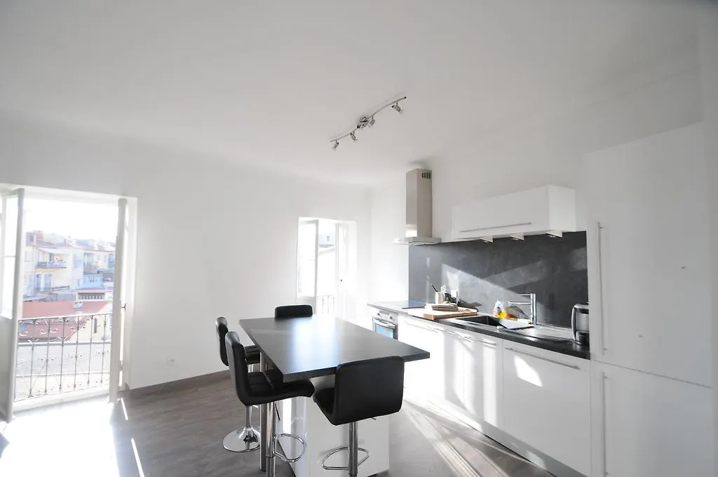 Dernier Etage Boyer 0*, Nice